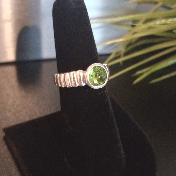925 peridot ring - Picture 12 of 12